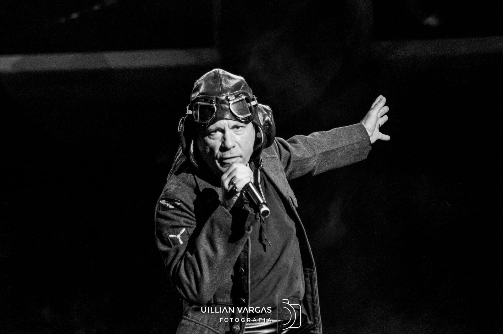 Podcast questiona a intocabilidade de Bruce Dickinson